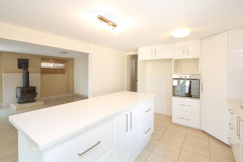 12 Fox Avenue, SOUTHPORT QLD 4215, Southport - Thumbnail 4