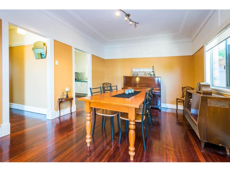 37 Gibson Crescent, HOLLAND PARK QLD 4121, Holland Park - Thumbnail 3