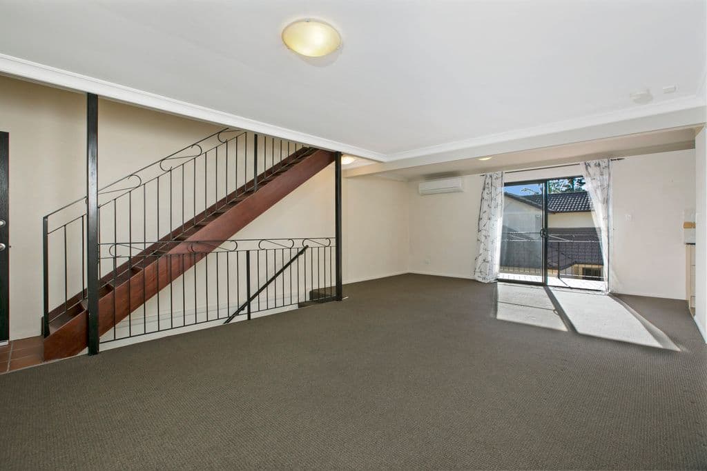10 Mcilwraith Avenue, BALMORAL QLD 4171, Balmoral - Image 1