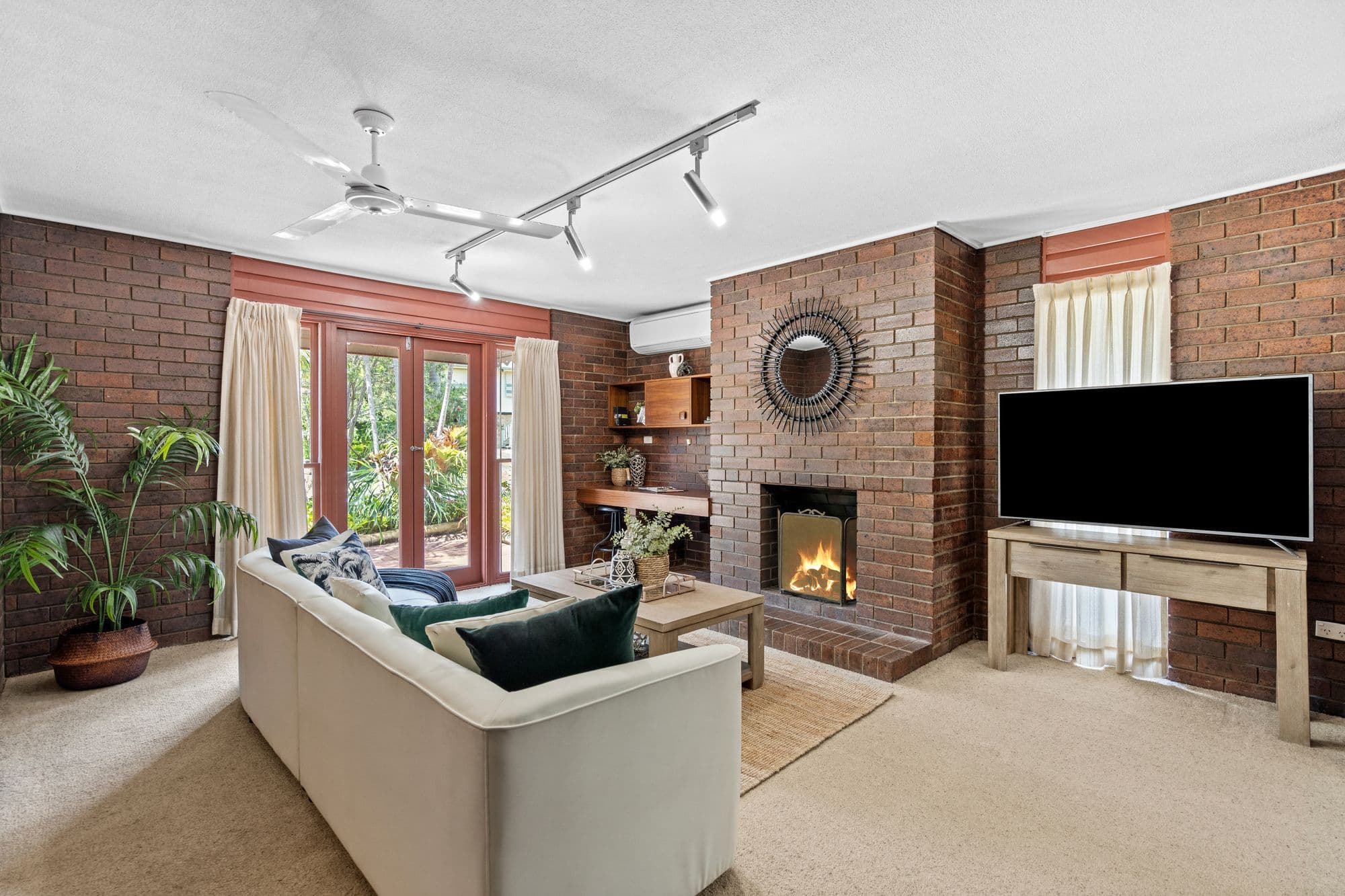 15 Ginahgulla Street, Mount Gravatt East QLD 4122, Mount Gravatt East - Image 1