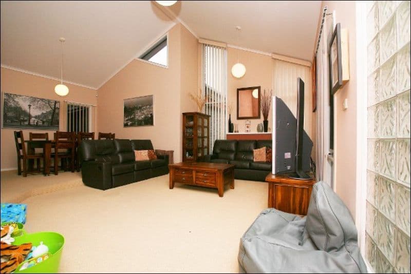 31 Prince Albert Crescent, TAYLORS LAKES VIC 3038, Taylors Lakes - Thumbnail 2