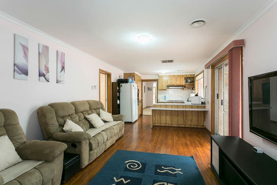 14 Walsingham Crescent, KURUNJANG VIC 3337, Kurunjang - Thumbnail 3