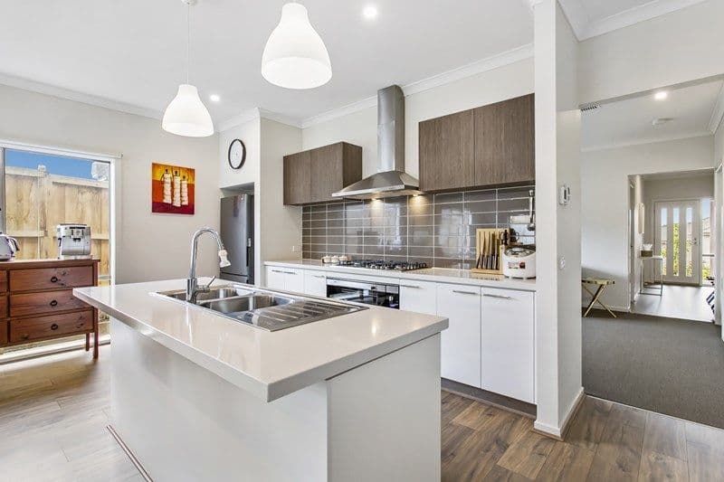 4 Beacon Drive, Cranbourne North VIC 3977, Cranbourne North - Thumbnail 3