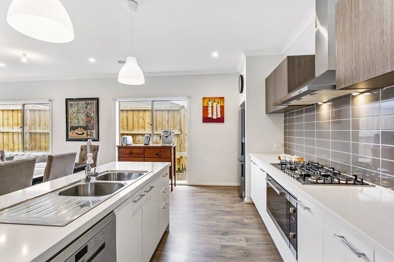4 Beacon Drive, Cranbourne North VIC 3977, Cranbourne North - Thumbnail 4