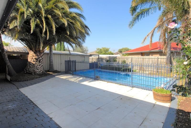 52 Elmhurst Road, GLADSTONE PARK VIC 3043, Gladstone Park - Thumbnail 4