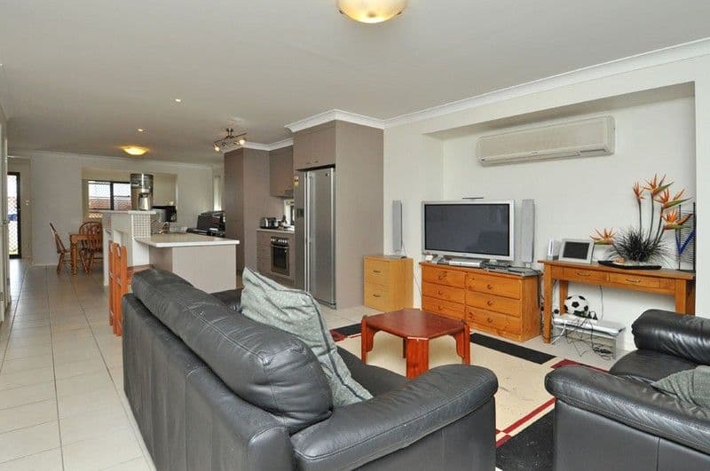 11 Daphne Street, WAKERLEY QLD 4154, Wakerley - Thumbnail 3