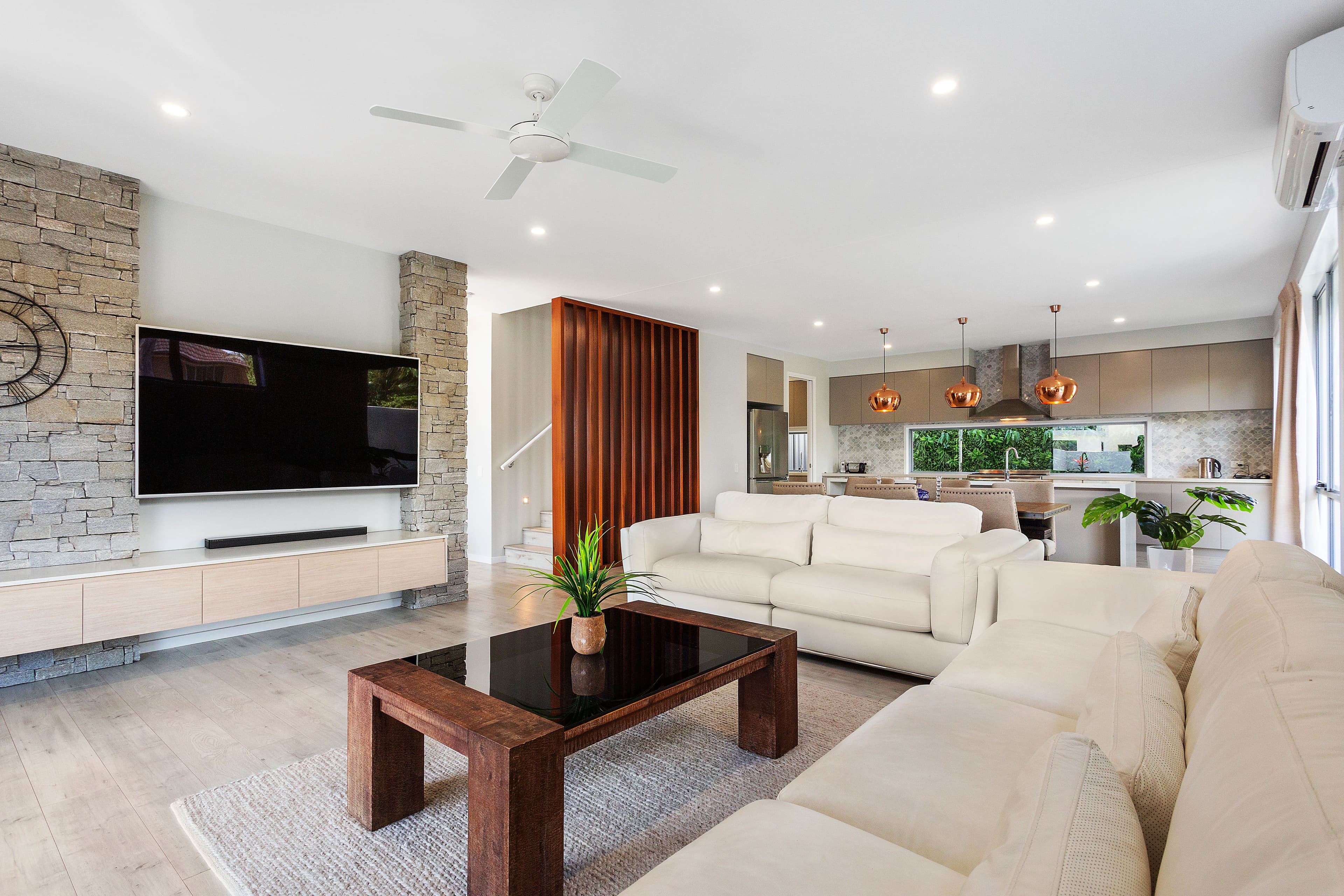 37 Rudd Street, Broadbeach Waters QLD 4218, Broadbeach Waters - Thumbnail 2
