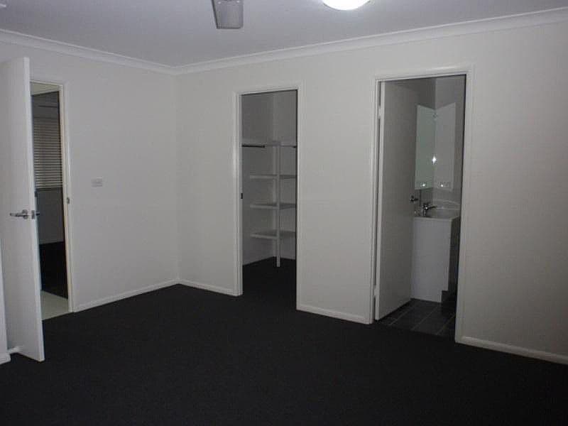 75 Loch Street, Emerald QLD 4720, Emerald - Thumbnail 6