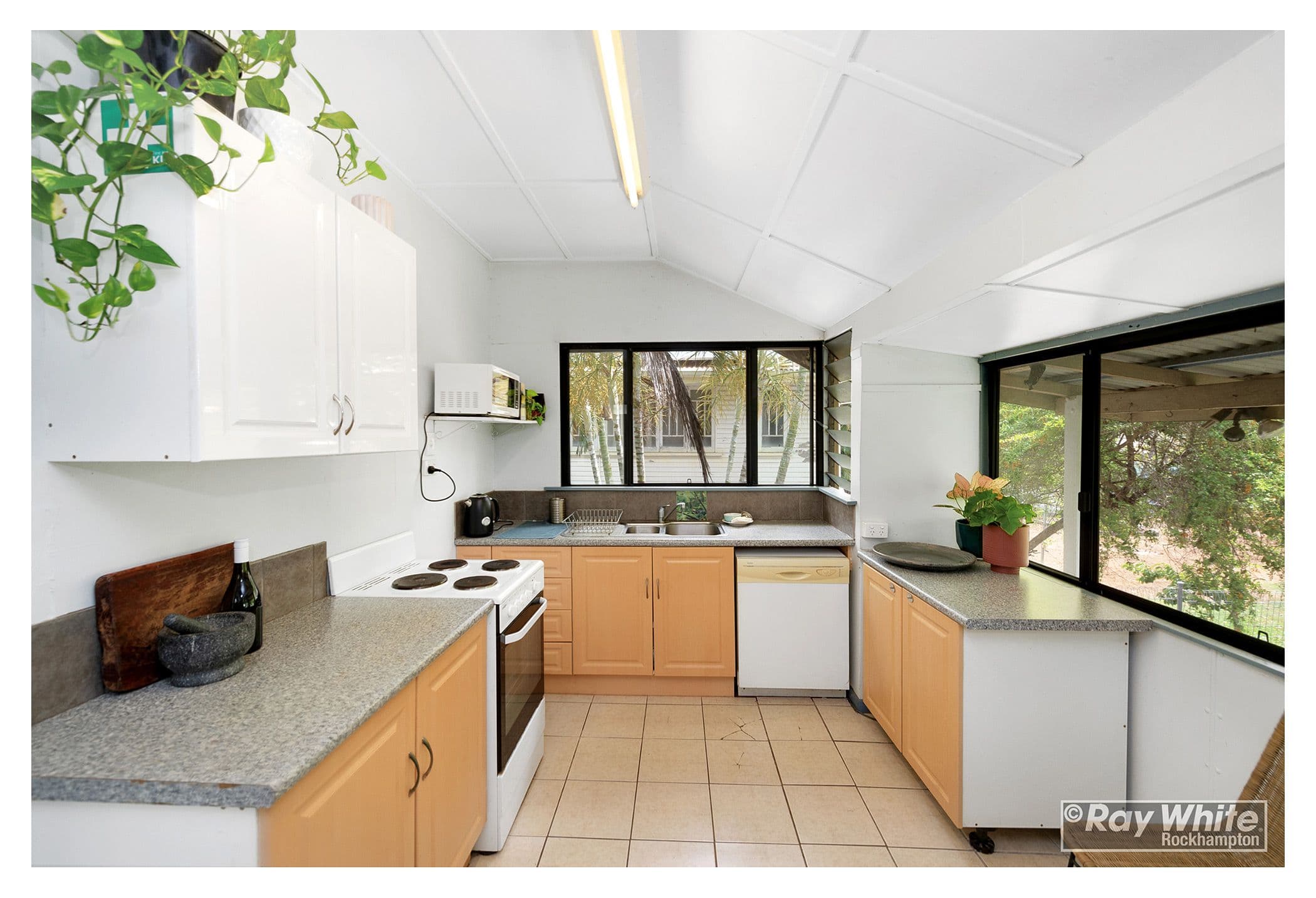 2 Sandwell Green, Caroline Springs - Thumbnail 4