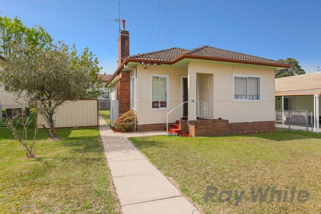 35 Schroder Avenue, GATESHEAD NSW 2290, Gateshead - Image 1