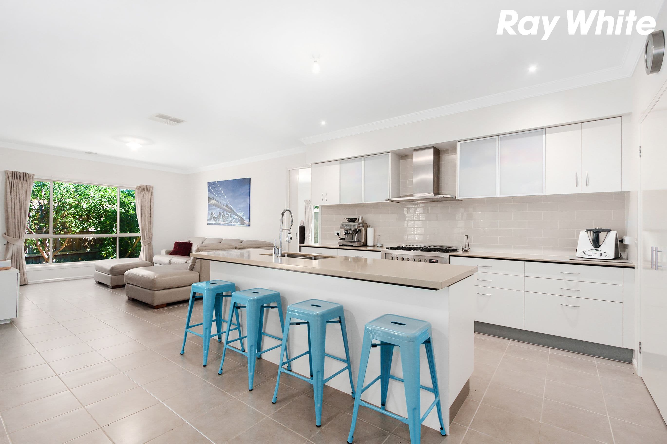 111 Livingstone Boulevard, Pakenham VIC 3810, Pakenham - Thumbnail 2