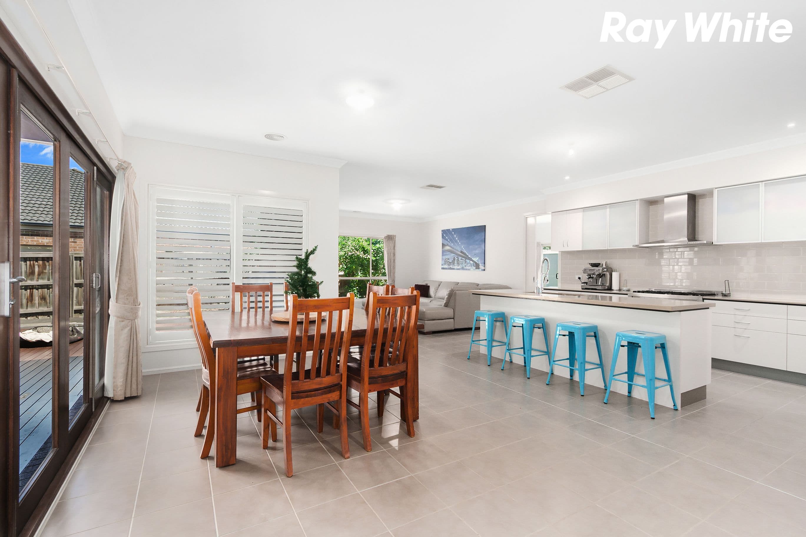 111 Livingstone Boulevard, Pakenham VIC 3810, Pakenham - Thumbnail 3