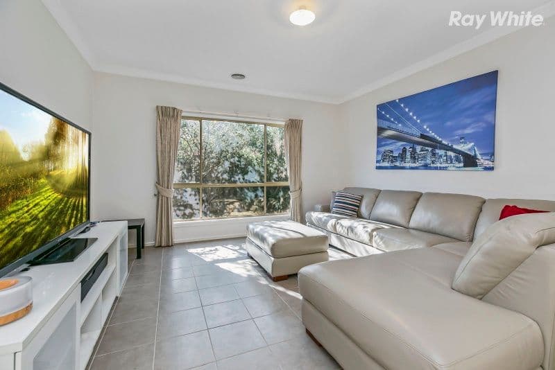 111 Livingstone Boulevard, Pakenham VIC 3810, Pakenham - Thumbnail 4