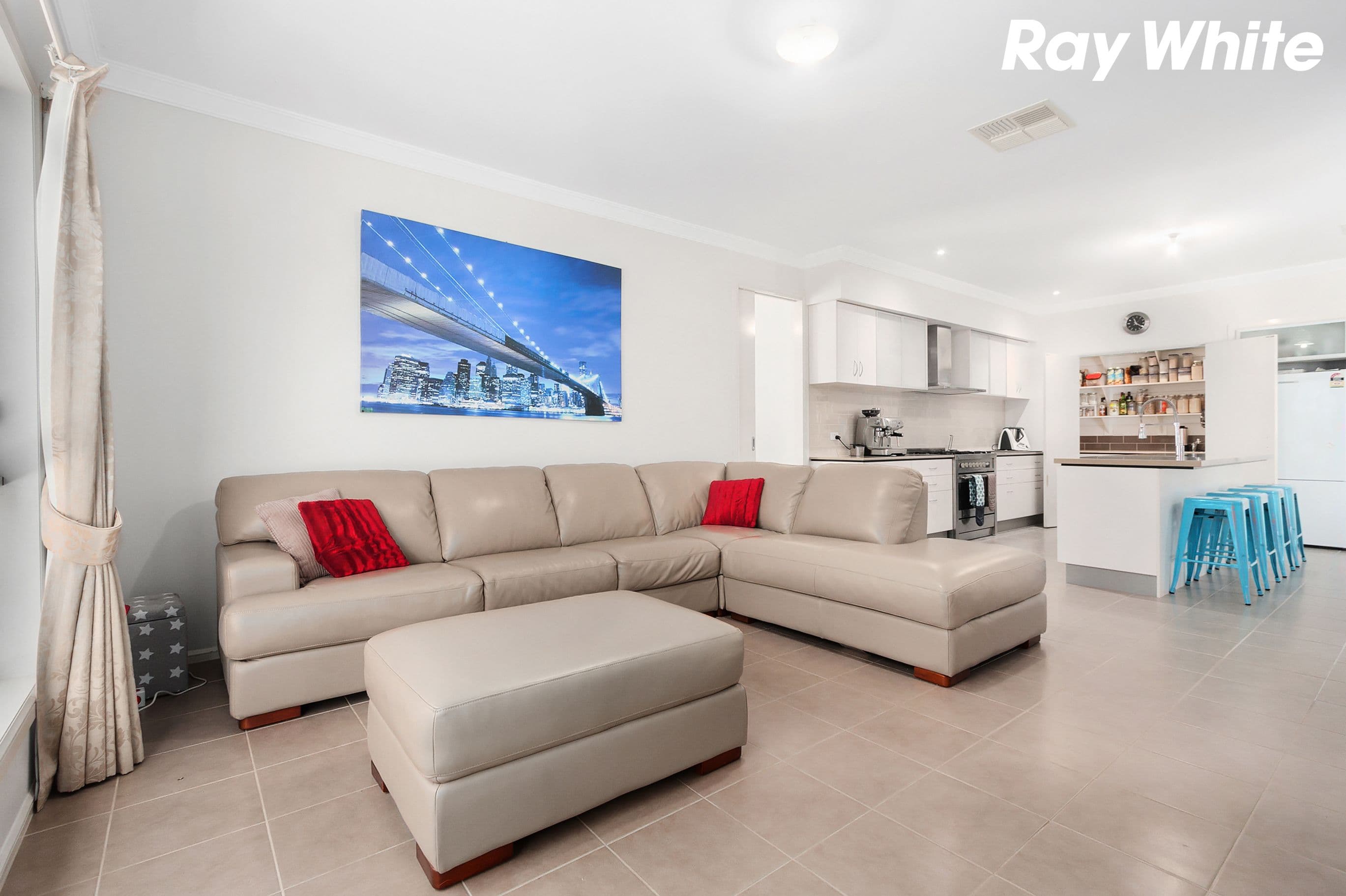 111 Livingstone Boulevard, Pakenham VIC 3810, Pakenham - Thumbnail 6