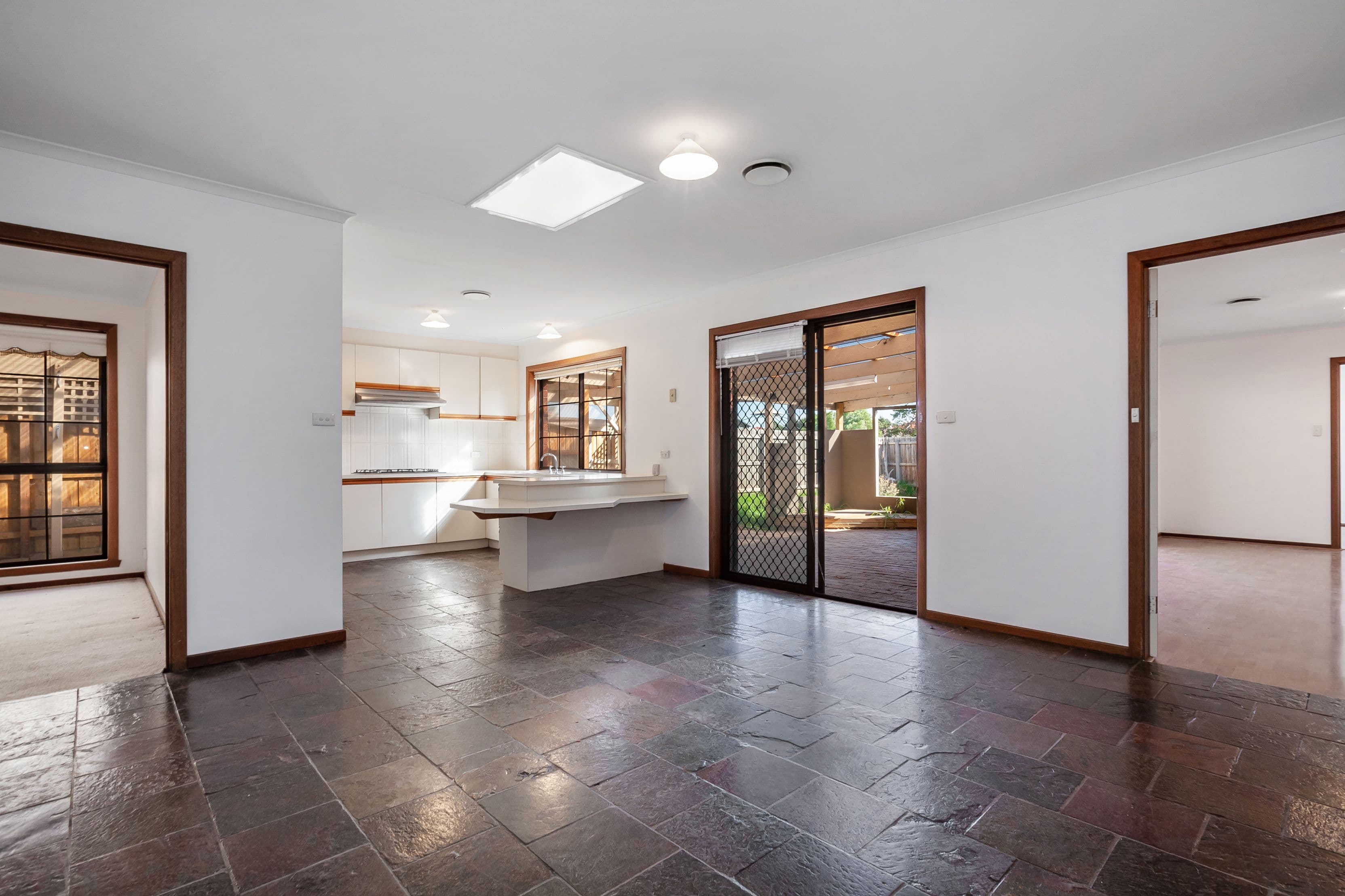 31 Hobson Crescent, Mill Park VIC 3082, Mill Park - Thumbnail 4