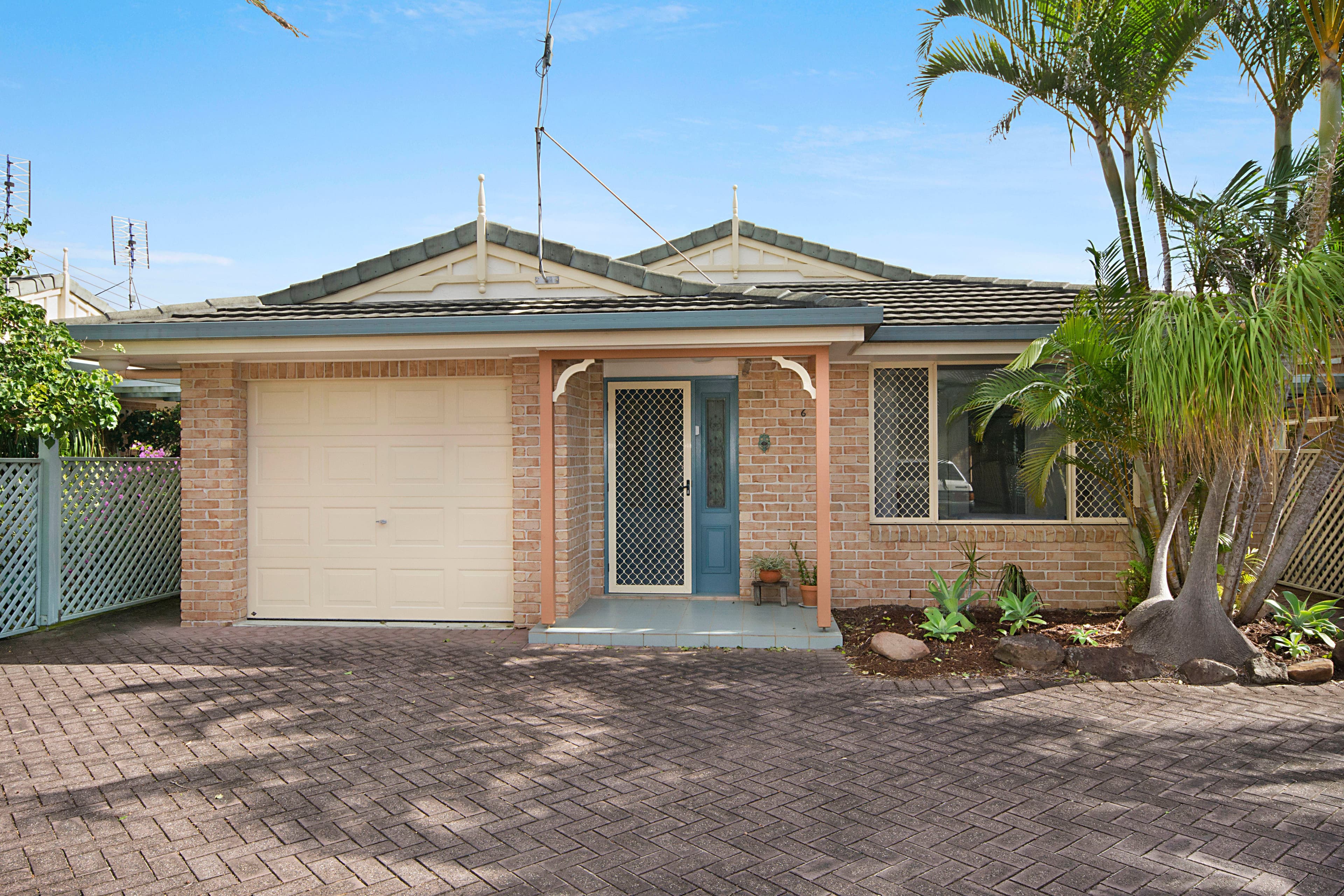 17 Beach Street, Yamba - Image 1