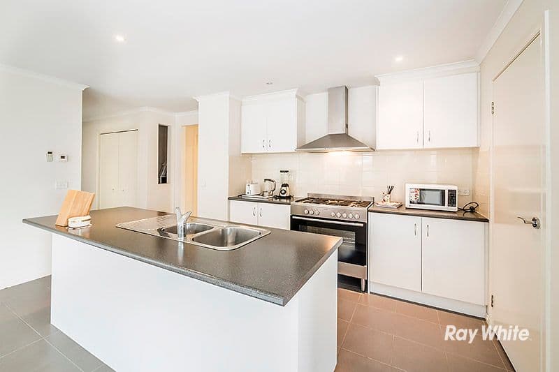 17 Stocks Drive, Cranbourne West VIC 3977, Cranbourne West - Thumbnail 3