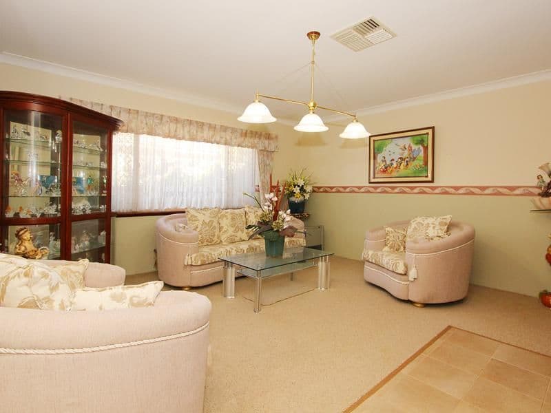 15 Lakeshore Close, BALLAJURA WA 6066, Ballajura - Thumbnail 4