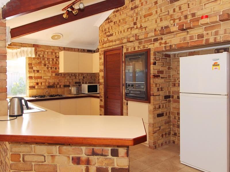 15 Lakeshore Close, BALLAJURA WA 6066, Ballajura - Thumbnail 5
