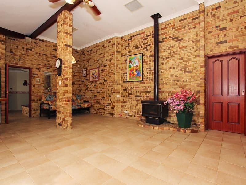 15 Lakeshore Close, BALLAJURA WA 6066, Ballajura - Thumbnail 7