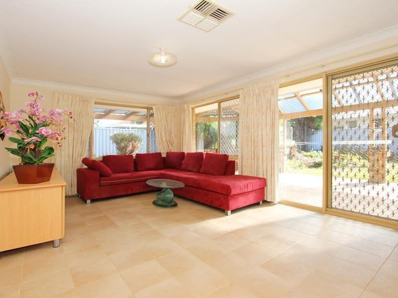 15 Lakeshore Close, BALLAJURA WA 6066, Ballajura - Thumbnail 8
