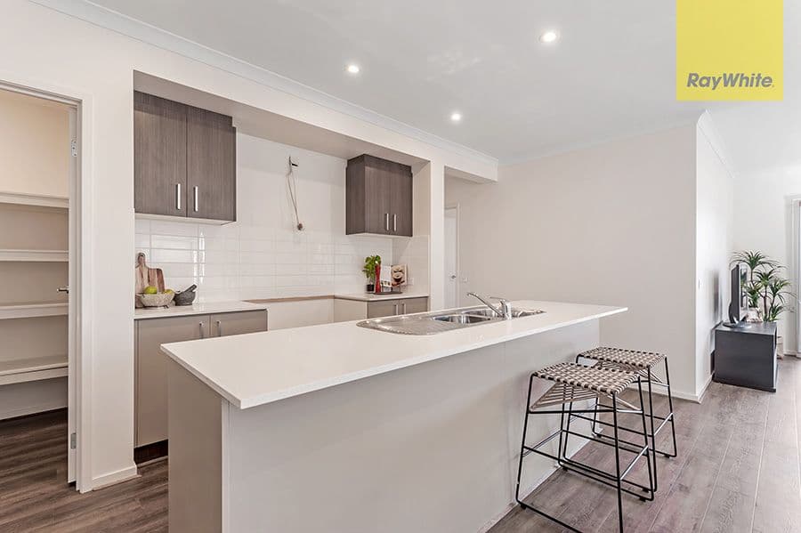 9 Angove Street, CRAIGIEBURN VIC 3064, Craigieburn - Thumbnail 2