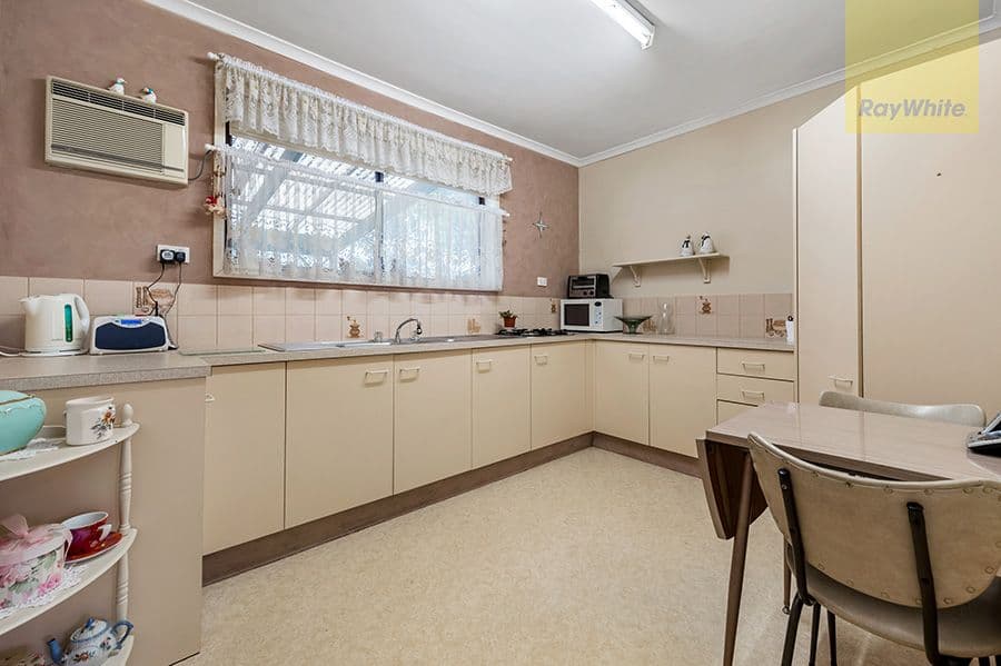 35 Carlisle Street, Craigieburn VIC 3064, Craigieburn - Thumbnail 2