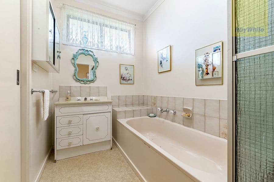 35 Carlisle Street, Craigieburn VIC 3064, Craigieburn - Thumbnail 5