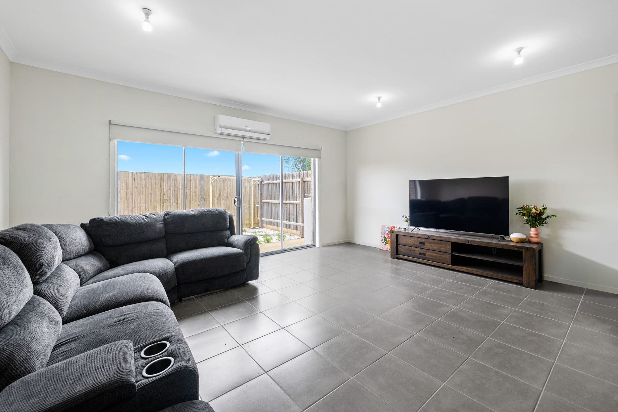 5 Thomas Carr Drive, Tarneit VIC 3029, Tarneit - Thumbnail 2
