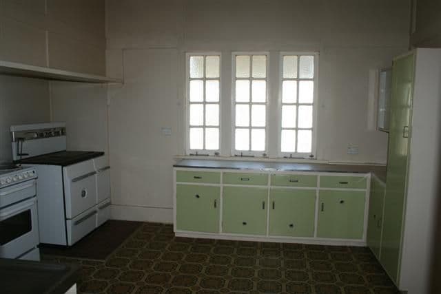 12 Arthur Street, ROMA QLD 4455, Roma - Thumbnail 3
