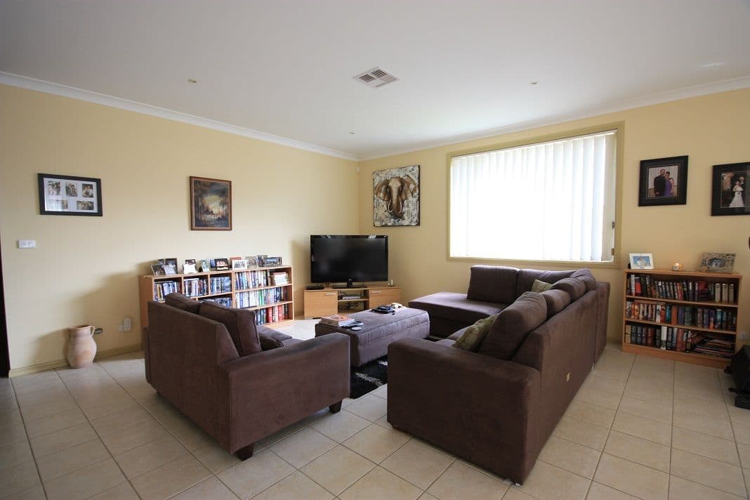 15 Lissanthe Street, MOUNT ANNAN NSW 2567, Mount Annan - Thumbnail 5