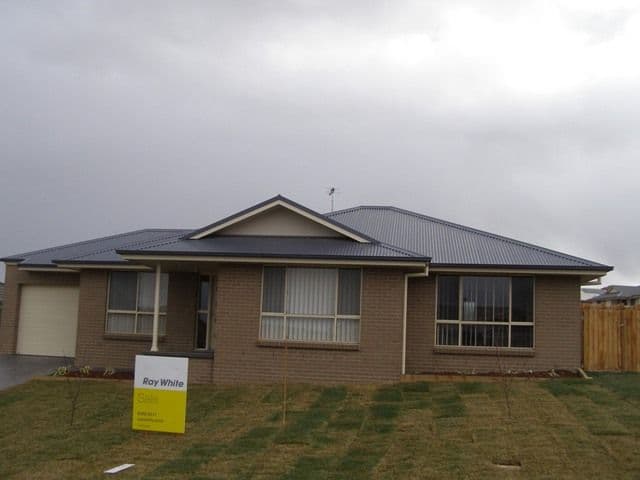 Dwelling 2 of 19 Discovery Drive, ORANGE NSW 2800, Orange - Image 1