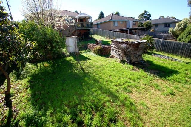 42 Medbury Avenue, GREENSBOROUGH VIC 3088, Greensborough - Thumbnail 3