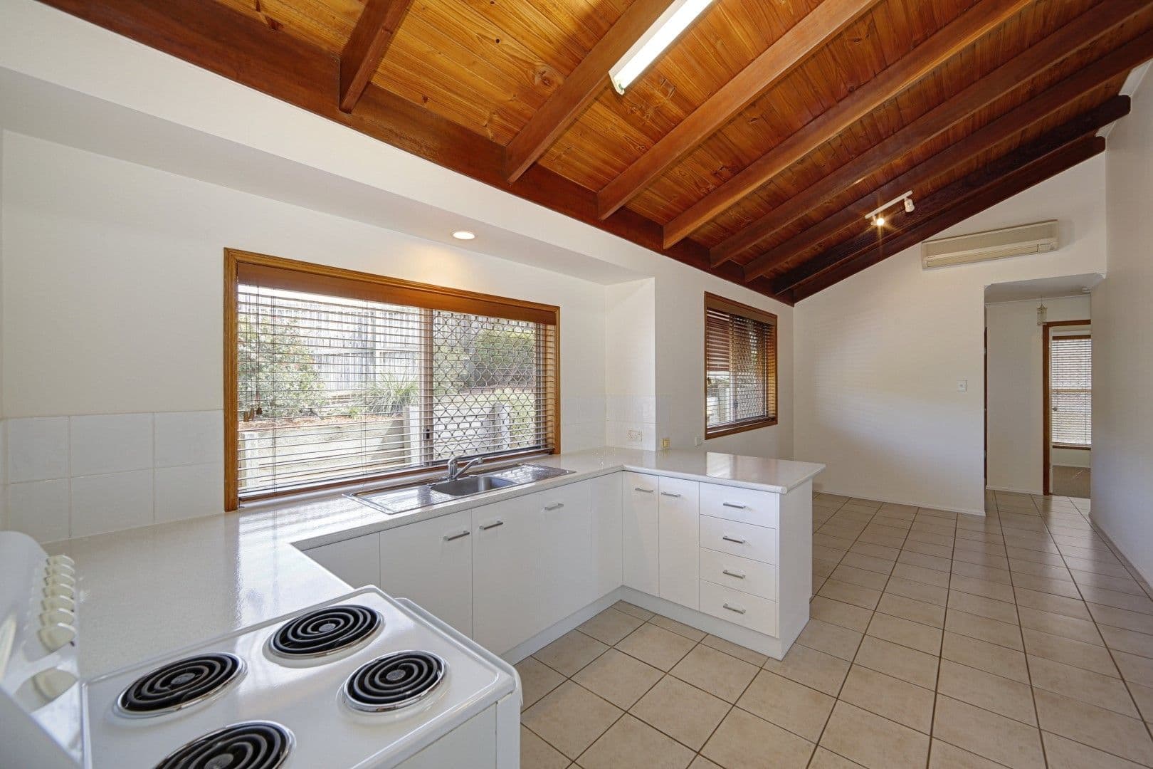 9 Aleta Court, Avoca QLD 4670, Avoca - Thumbnail 2