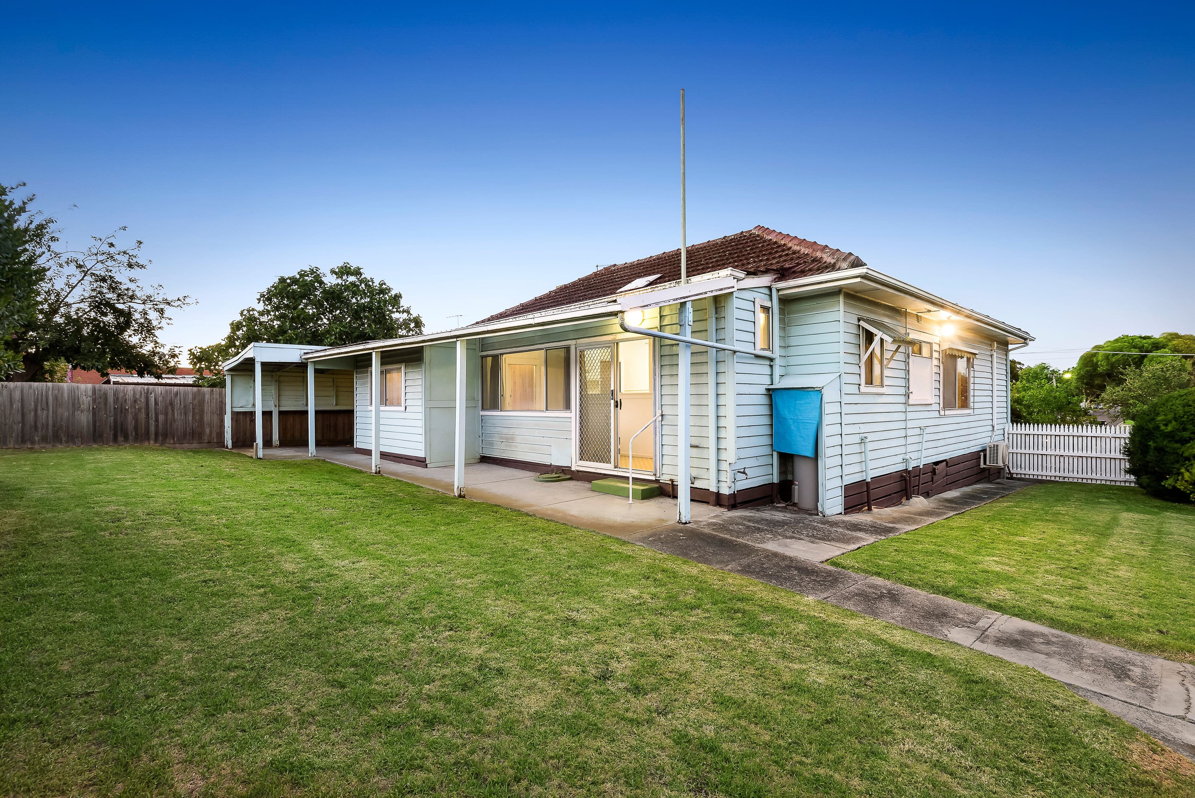 18 Surrey Crescent, Oakleigh East VIC 3166, Oakleigh East - Thumbnail 2