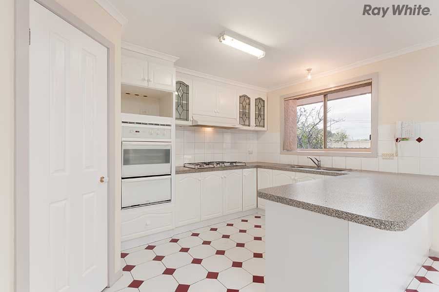 77 McArthur Avenue, St Albans VIC 3021, St Albans - Thumbnail 2