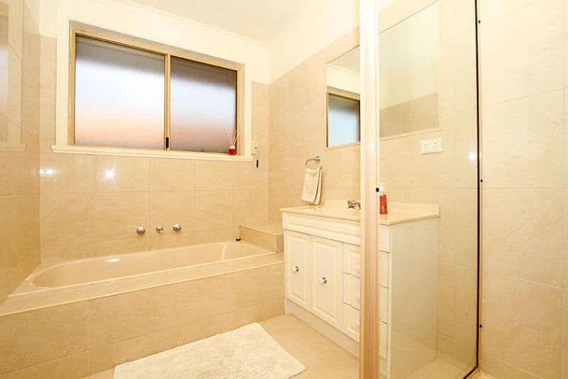 13 Bronsdon Court, MILL PARK VIC 3082, Mill Park - Thumbnail 7
