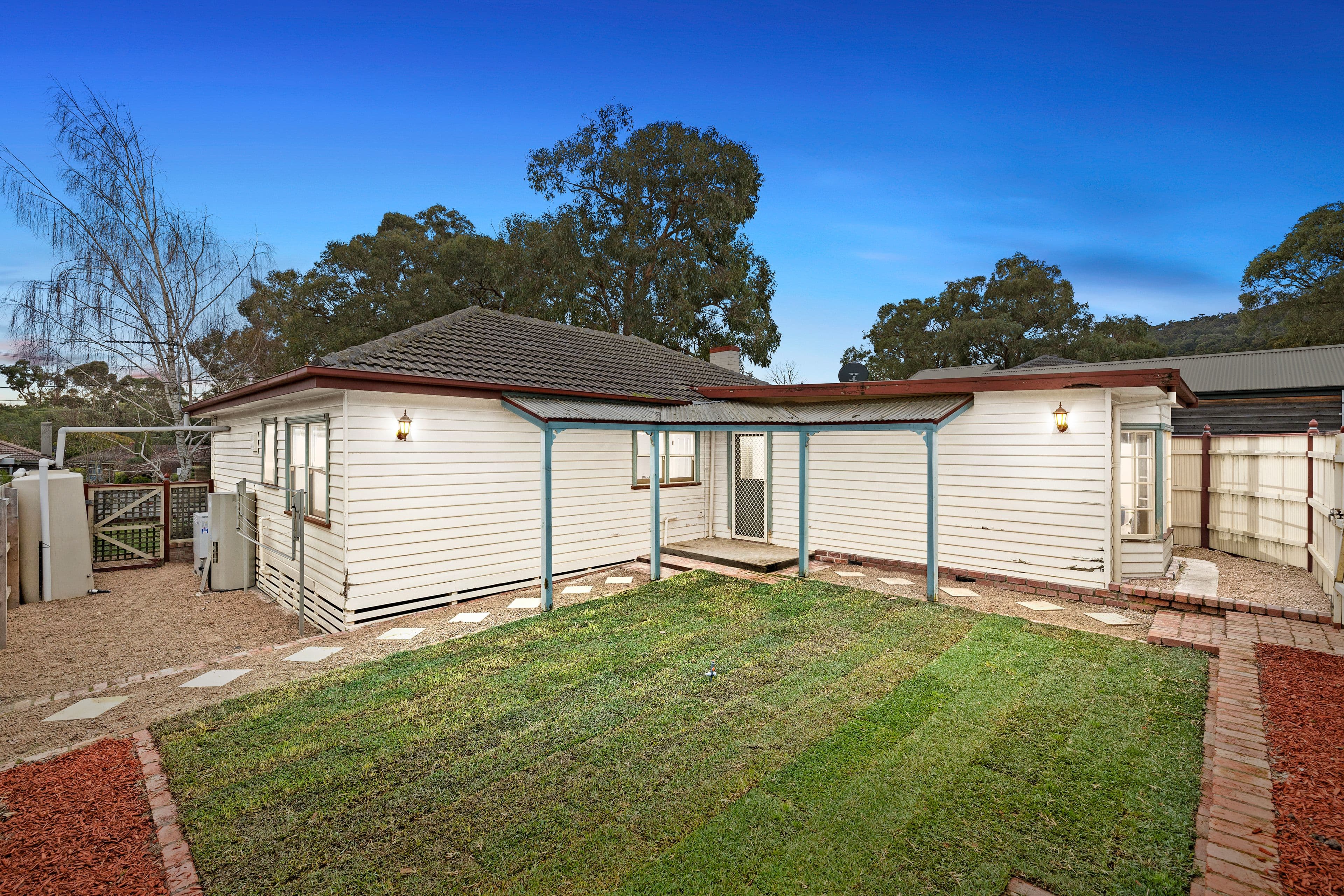 34 Hutton Avenue, Ferntree Gully VIC 3156, Ferntree Gully - Thumbnail 2