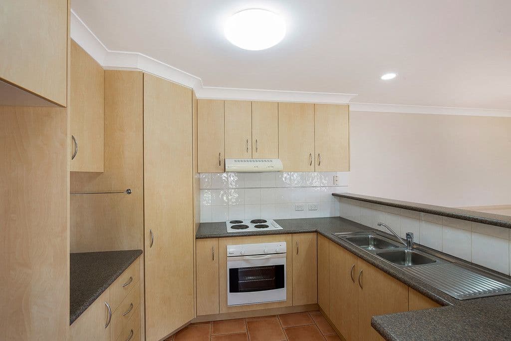 33 Fry Street, Middle Ridge QLD 4350, Middle Ridge - Thumbnail 2