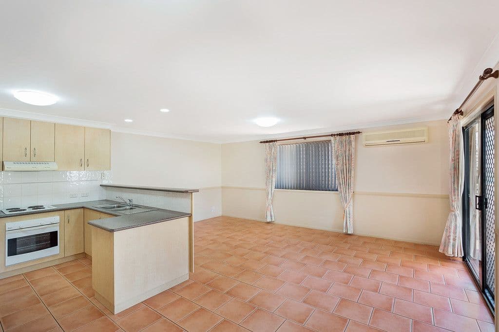 33 Fry Street, Middle Ridge QLD 4350, Middle Ridge - Thumbnail 3