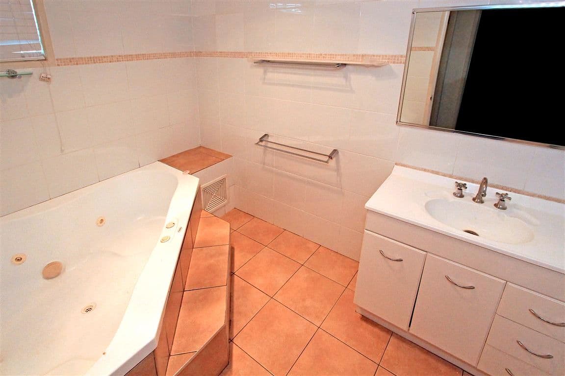 27a Main Street, Park Avenue QLD 4701, Park Avenue - Thumbnail 4