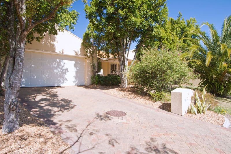 4 Glastonbury Drive, MUDGEERABA QLD 4213, Mudgeeraba - Image 1