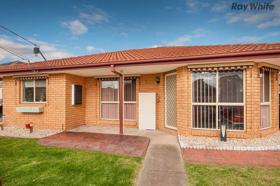 2 Chelmsford Crescent, St Albans VIC 3021, St Albans - Image 1