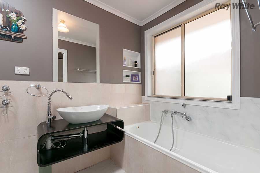 2 Chelmsford Crescent, St Albans VIC 3021, St Albans - Thumbnail 5