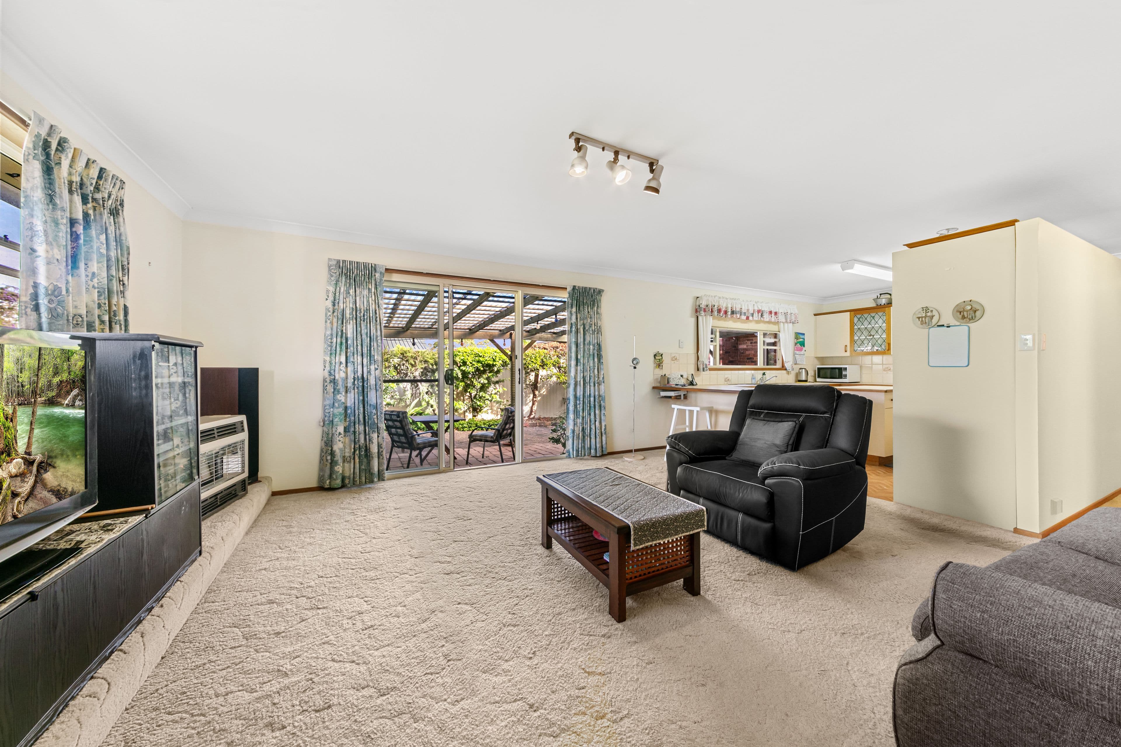 24 Avonlea Avenue, Gorokan NSW 2263, Gorokan - Thumbnail 3