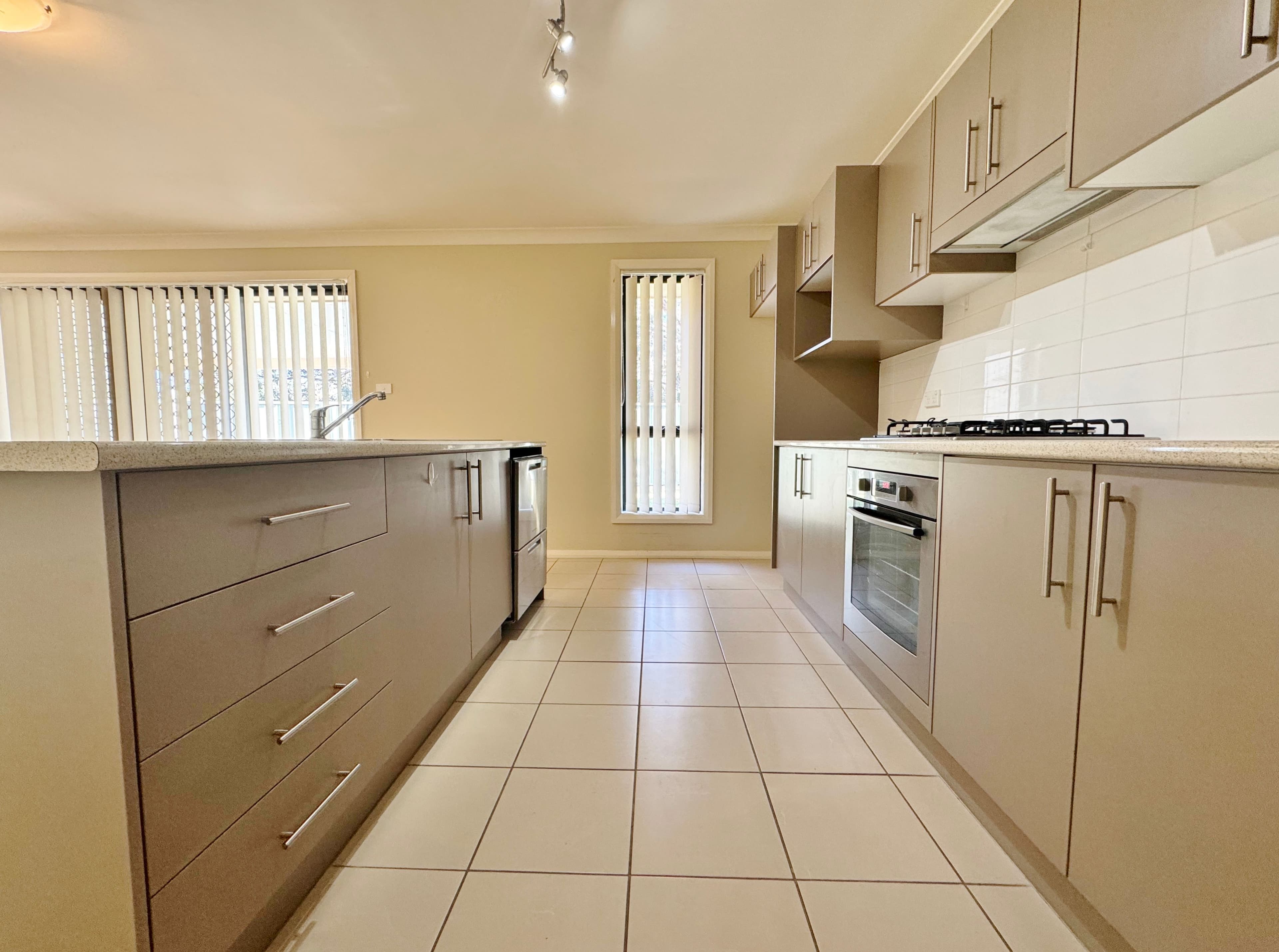 7B Mayoh Place, Young NSW 2594, Young - Thumbnail 4