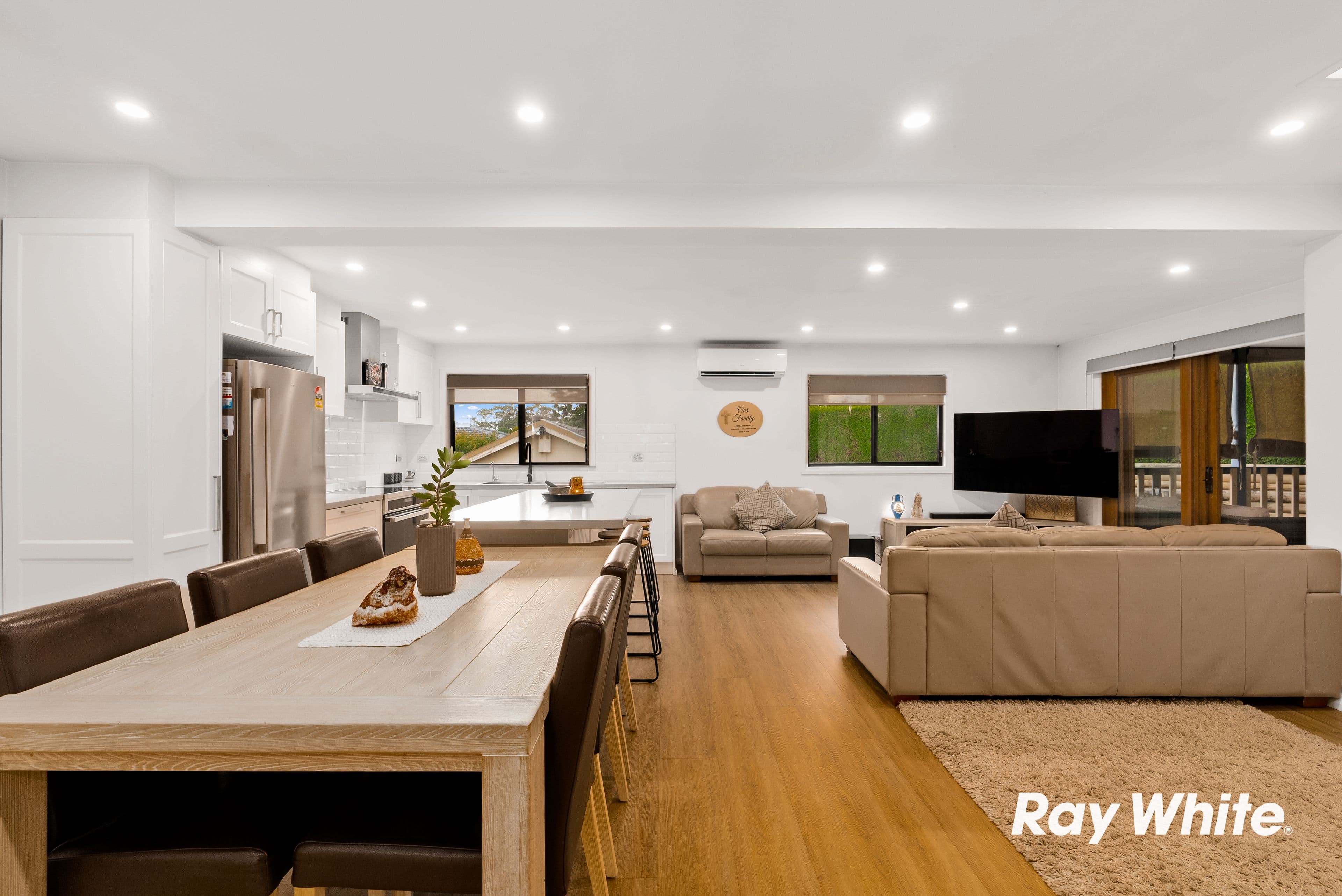 8 Lowana Crescent, Seven Hills NSW 2147, Seven Hills - Thumbnail 2