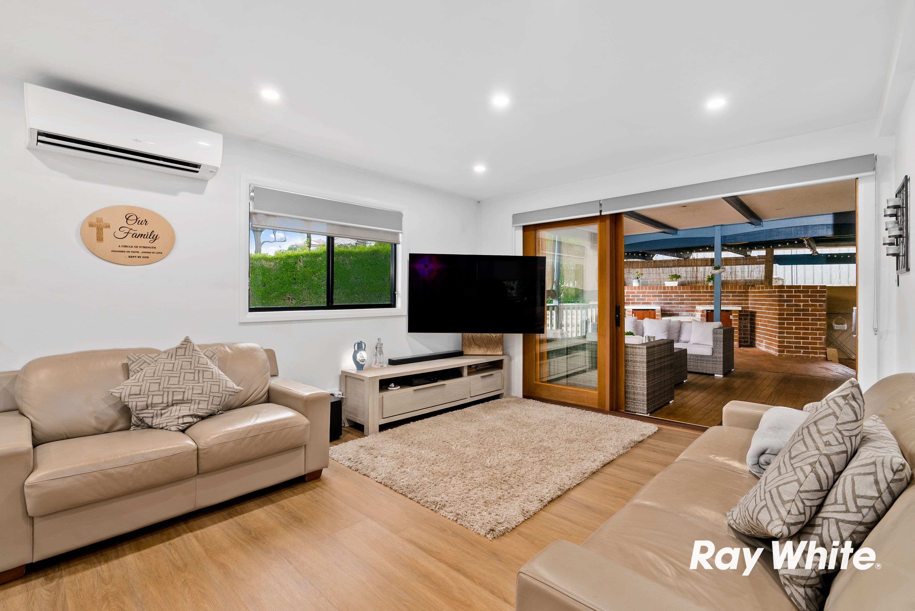 8 Lowana Crescent, Seven Hills NSW 2147, Seven Hills - Thumbnail 4