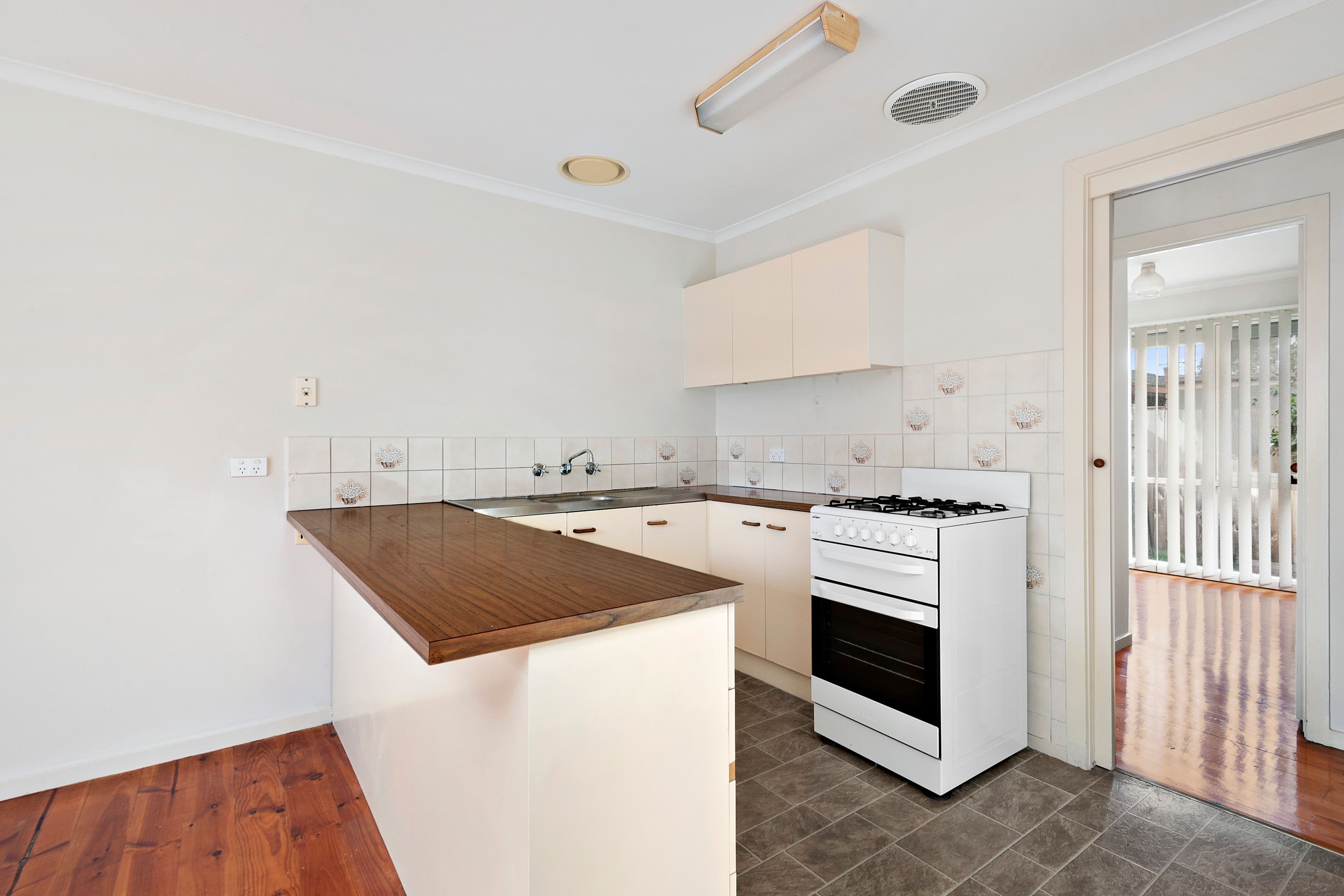 8 Wisewould Avenue, Seaford VIC 3198, Seaford - Thumbnail 3