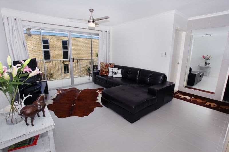  35 Burgess Street, KINGS BEACH QLD 4551, Kings Beach - Thumbnail 2
